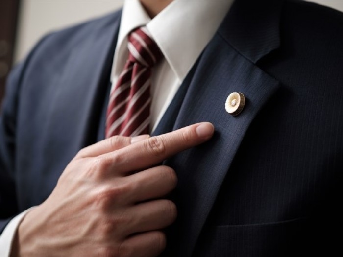 小話　～弁護士とバッジの色～