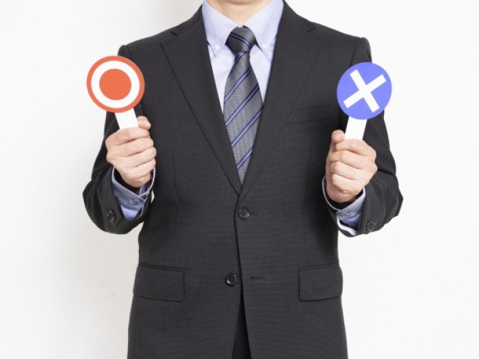 法務職の面接で失敗しない「逆質問」とは？｜面接官別の質問例・NG例・準備のコツを解説